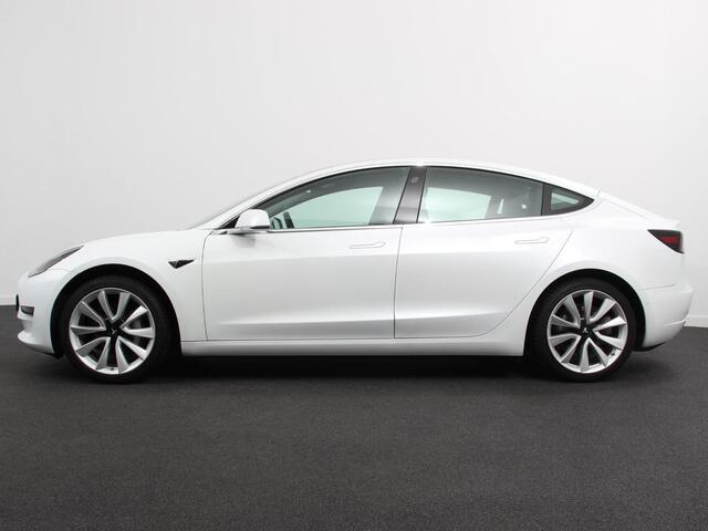 Tesla Model 3 Standard RWD Plus 60 kWh | Panorama dak | Navigatie | Leder | PDC VA | Camera |19" Sport Wheels