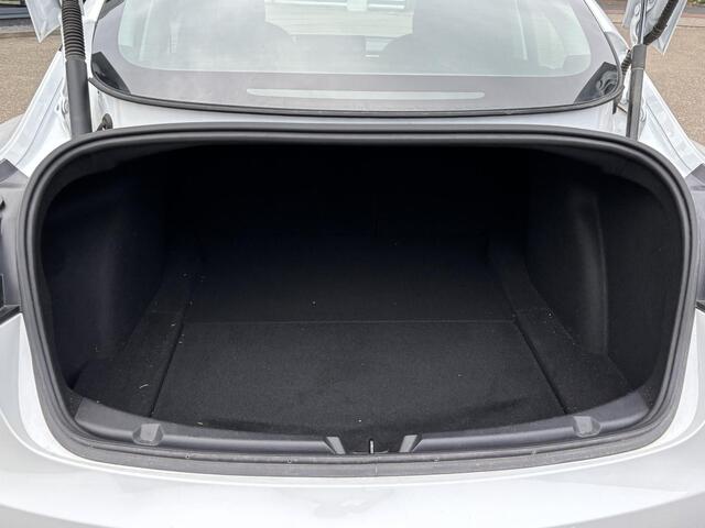 Tesla Model 3 Standard RWD Plus 60 kWh | LFP-accu | Facelift model | Elektrische kofferbak | 19-inch velgen | Panoramadak | Autopilot | Performance spoiler | Rijklaar met 12 maanden BOVAG-garantie