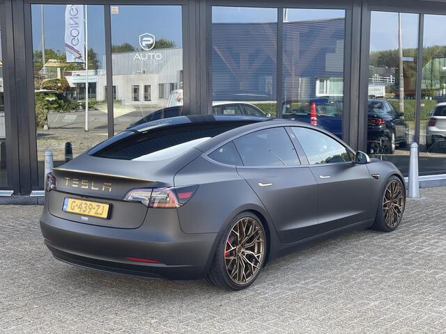 Tesla Model 3 Performance AWD 75 kWh 462PK | BREMBO Performance Remmen | KW Schroefset | Dealer Onderhouden | Zwarte Wrap | Concaver Wielen | Autopilot | Volledig Zwart Premium Leder | Performance Pedalen |