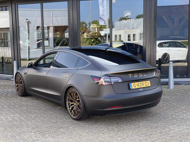 Tesla Model 3 Performance AWD 75 kWh 462PK | BREMBO Performance Remmen | KW Schroefset | Dealer Onderhouden | Zwarte Wrap | Concaver Wielen | Autopilot | Volledig Zwart Premium Leder | Performance Pedalen |