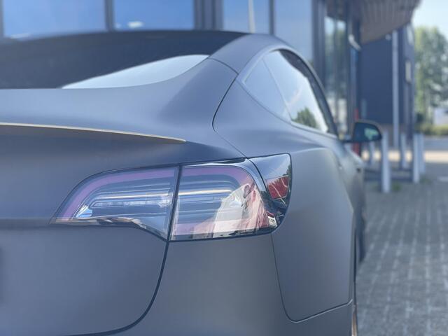 Tesla Model 3 Performance AWD 75 kWh 462PK | BREMBO Performance Remmen | KW Schroefset | Dealer Onderhouden | Zwarte Wrap | Concaver Wielen | Autopilot | Volledig Zwart Premium Leder | Performance Pedalen |