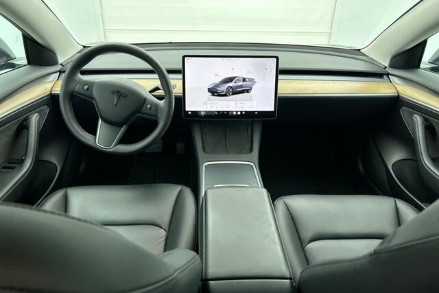 Tesla Model 3 Standard RWD Plus, Basic Autopilot, Panoramadak
