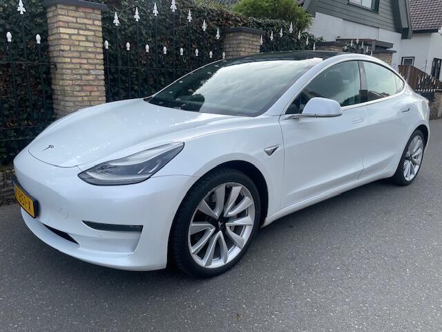 Tesla Model 3 Long Range AWD 75 kWh / 108.450 km/ 2019