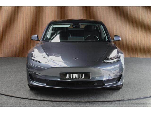 Tesla Model 3 Standard Plus ACC Autopilot Stuurverwarm. PDC Leer Navi Panoramadak 360° Elektr. achterklep Stoelverwarming voor & achter Climate voor & achter LM velgen BTW auto! Nieuw!
