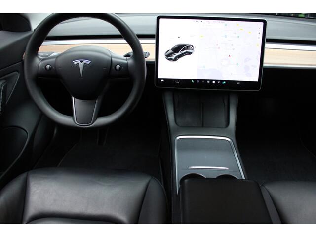 Tesla Model 3 Standard Plus ACC Autopilot Stuurverwarm. PDC Leer Navi Panoramadak 360° Elektr. achterklep Stoelverwarming voor & achter Climate voor & achter LM velgen BTW auto! Nieuw!