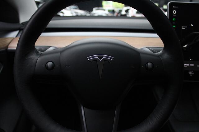 Tesla Model 3 RWD Autopilot ACC Stuurverwarm. PDC Leer Navi Panoramadak 360° Elektr. achterklep Stoelverwarming voor & achter Climate voor & achter LM velgen BTW auto! Nieuw!