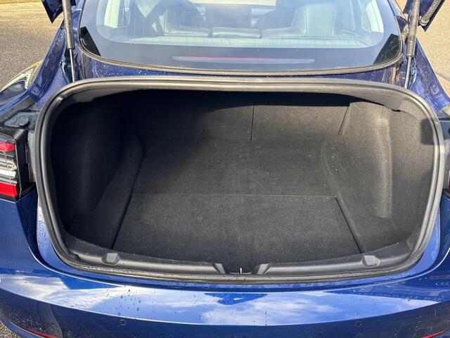 Tesla Model 3 Long Range AWD 75 kWh AFNEEMBARE TREKHAAK | 750KG TREKGEWICHT | ORIGNEEL NL AUTO | RIJKLAAR MET 12 MND BOVAG GARANTIE |