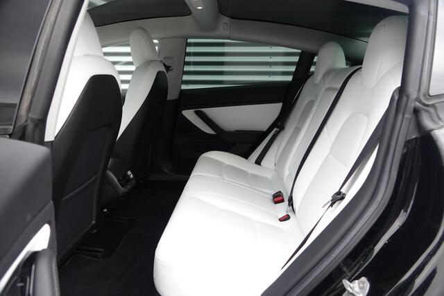 Tesla Model 3 Standard RWD Plus 60 kWh | Trekhaak | AutoPilot | Wit Leder |