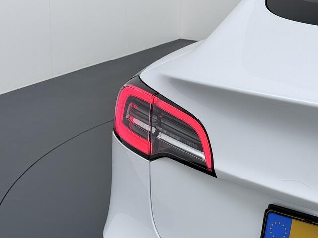 Tesla Model 3 RWD SR+ 60kWh 325PK Lmv 18" AutoPilot Leder PanoDak Adaptive-Cruise Lmv Camera's Elektr.-Stuur+Stoelen+Spiegels+Geheugen+Easy-Entry+Verwarmde stoelen Park assistent PDC WIFI Lane-Assist Speed-Assist Navi LED Comfortstoelen ACC DAB Keyless en Voorverwarmen