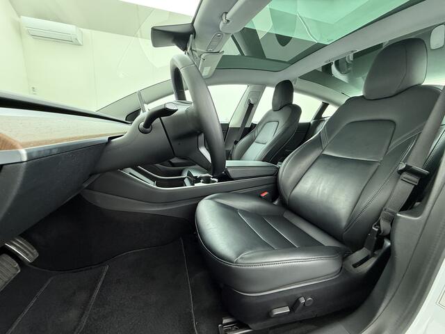 Tesla Model 3 RWD SR+ 325PK Lmv 18" AutoPilot FSD Leder Panoramadak Adaptive-Cruise Camera's Elektr.-Stuur+Stoelen+Spiegels+Geheugen+Easy-Entry+Verwarmde stoelen Park assistent Pdc WIFI Lane-Assist Speed-Assist Navi LED Comfortstoelen ACC DAB Voorverwarmen interieur vi