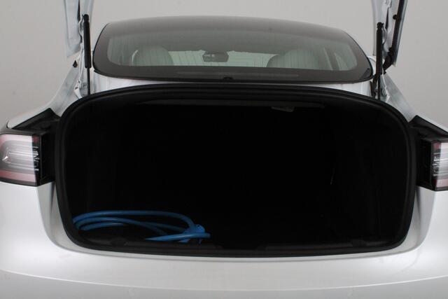 Tesla Model 3 Long Range AWD 75 kWh | Achterbank verwarmd | Autonomous Emergency Braking | Basic Autopilot