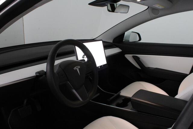 Tesla Model 3 Long Range AWD 75 kWh | Achterbank verwarmd | Autonomous Emergency Braking | Basic Autopilot