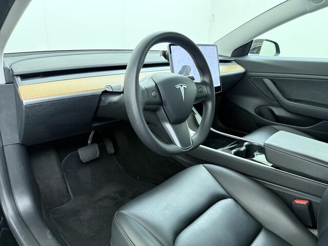 Tesla Model 3 RWD SR+ 325PK Trekhaak Lmv 18" AutoPilot FSD Leder Pano-dak Adaptive-Cruise Camera's Elektr.-Stuur+Stoelen+Spiegels+Geheugen+Easy-Entry+Verwarmde stoelen Park assistent Pdc WIFI Lane-Assist Speed-Assist SOH 92% Navi LED Comfortstoelen ACC DAB Voorverwarme