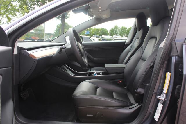 Tesla Model 3 Long Range AWD 75 kWh / NIEUWE BATTERIJ / SOH 88,4% / Trekhaak / Autopilot / Panoramadak / Camera / Leder / 19'' / Leder / Premium Audio /