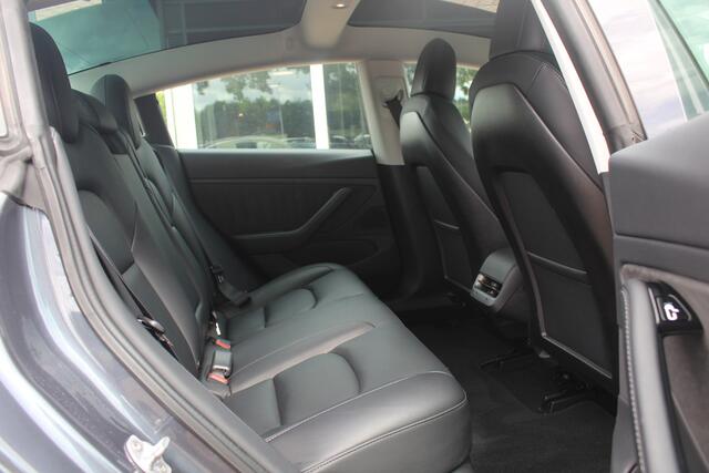 Tesla Model 3 Long Range AWD 75 kWh / NIEUWE BATTERIJ / SOH 88,4% / Trekhaak / Autopilot / Panoramadak / Camera / Leder / 19'' / Leder / Premium Audio /