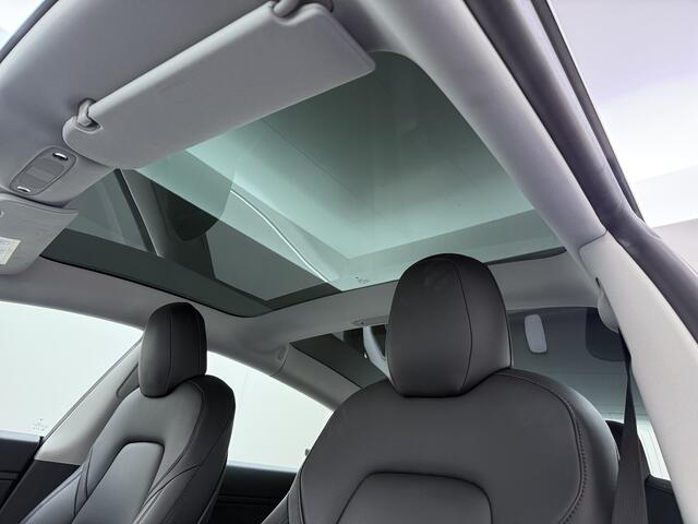 Tesla Model 3 SR Plus 325PK Lmv 18" AutoPilot FSD-3 Leder Pano-dak Adaptive-Cruise Camera's Elektr.-Stuur+Stoelen+Spiegels+Geheugen+Easy-Entry+Verwarmde stoelen Park assistent Pdc WIFI Lane-Assist Speed-Assist Navi LED Comfortstoelen ACC DAB Voorverwarmen interieur via