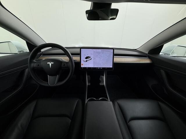 Tesla Model 3 SR Plus 325PK Lmv 18" AutoPilot FSD-3 Leder Pano-dak Adaptive-Cruise Camera's Elektr.-Stuur+Stoelen+Spiegels+Geheugen+Easy-Entry+Verwarmde stoelen Park assistent Pdc WIFI Lane-Assist Speed-Assist Navi LED Comfortstoelen ACC DAB Voorverwarmen interieur via