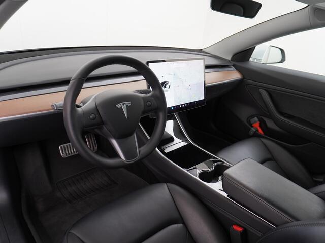Tesla Model 3 SR+ 60kWh 326PK Trekhaak AutoPilot Premium-Luidsprekers Leer PanoramaDak Adaptive Cruise Lmv 18" Camera's Elektr.-Stuur+Stoelen+Spiegels+Geheugen+Easy-Entry+Verwarmde stoelen Park assistent Pdc WIFI Ecc Lane-Assist Speed-Assist SOH 85% Ecc Navi Led DAB Vo