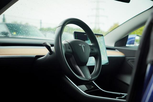 Tesla Model 3 Standard RWD Plus 60 kWh / Autopilot / Marge