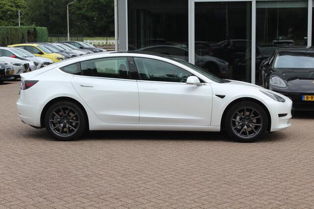 Tesla Model 3 Standard RWD Plus 60 kWh / Autopilot / Panoramadak / Camera / Premium Audio / 18'' / Leder