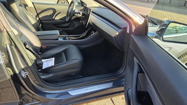 Tesla Model 3 Standard RWD Plus 60 kWh