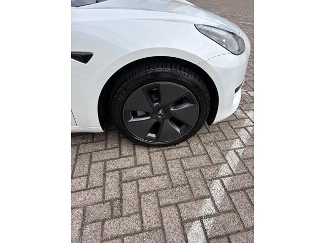 Tesla Model 3 Standard RWD Plus 60 kWh | NAP | Autopilot | Navigatie | Climate Control | Stoelverwarming | Inclusief Winterbanden set |