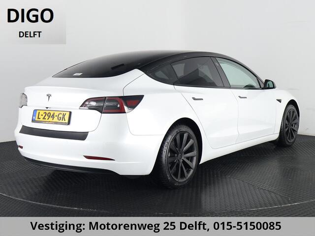Tesla Model 3 RWD 60KWH 1e EIG SOD ACCU 89% GARANTIE 2031 BI-TONE BODY. DODEHOEK CAMERA . PARKEERSENSOREN V+A . STOELVERWARMING . PANORAMADAK . APPLE CARPLAY & ANDROID AUTO