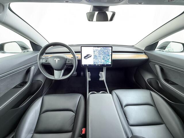 Tesla Model 3 RWD SR plus 325PK LFP Accu Trekhaak AutoPilot Leder Panoramadak Adaptive-Cruise Camera's Elektr.-Stuur+Stoelen+Spiegels+Geheugen+Easy-Entry+Verwarmde stoelen Park assistent Pdc WIFI Lane-Assist Speed-Assist Navi LED DAB Voorverwarmen Keyless One-Pedal-Dri