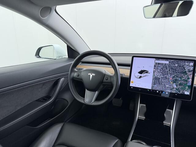 Tesla Model 3 RWD SR plus LFP Accu AutoPilot Leder Panoramadak Adaptive-Cruise Camera's Elektr.-Stuur+Stoelen+Spiegels+Geheugen+Easy-Entry+Verwarmde stoelen Park assistent Pdc WIFI Lane-Assist Speed-Assist Navi LED DAB Voorverwarmen Keyless One-Pedal-Drive Lmv 18" SOH 