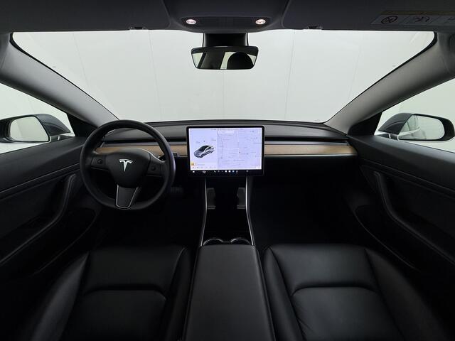 Tesla Model 3 RWD SR plus LFP Accu Trekhaak AutoPilot Leder Panoramadak Adaptive-Cruise Camera's Elektr.-Stuur+Stoelen+Spiegels+Geheugen+Easy-Entry+Verwarmde stoelen Park assistent Pdc WIFI Lane-Assist Speed-Assist Navi LED DAB Voorverwarmen Keyless One-Pedal-Drive Lmv
