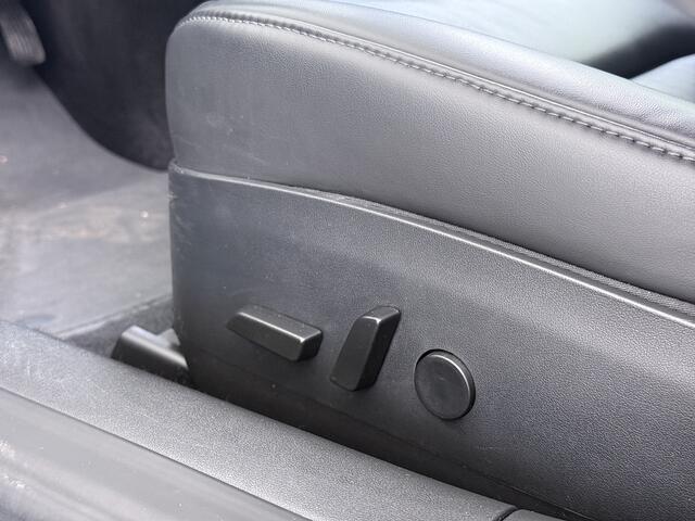 Tesla Model 3 RWD SR plus LFP Accu Trekhaak AutoPilot Leder Panoramadak Adaptive-Cruise Camera's Elektr.-Stuur+Stoelen+Spiegels+Geheugen+Easy-Entry+Verwarmde stoelen Park assistent Pdc WIFI Lane-Assist Speed-Assist Navi LED DAB Voorverwarmen Keyless One-Pedal-Drive Lmv