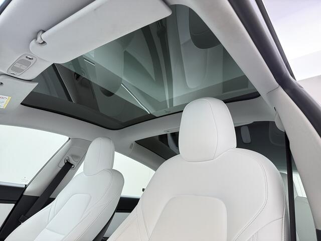 Tesla Model 3 RWD SR plus 325PK LFP SOH 91% Accu Ivory Lmv 18" AutoPilot Leder Panoramadak Adaptive-Cruise Camera's Elektr.-Stuur+Stoelen+Spiegels+Geheugen+Easy-Entry+Verwarmde stoelen Park assistent Pdc WIFI Lane-Assist Speed-Assist Navi LED DAB Voorverwarmen Keyless 