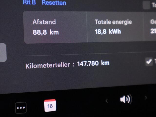 Tesla Model 3 Black Sport Pack RWD Plus 60 kWh 238 PK! | Navigatie | Panoramadak | Camera |