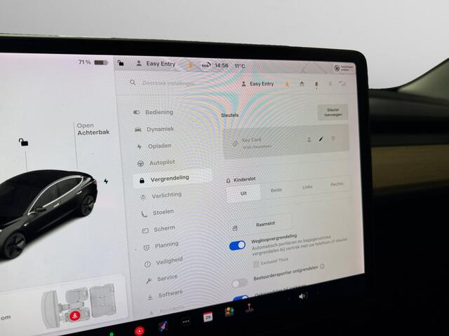 Tesla Model 3 Long Range AWD 75 kWh SOH 85%, Autopilot, Panoramadak, Stoelverwarming