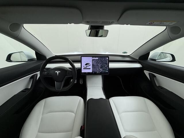 Tesla Model 3 SR+ 325PK AutoPilot Ivory-Leder Pano-Dak Adaptive Cruise Lmv 18" Camera's Elektr.-Stuur+Stoelen+Spiegels+Geheugen+Easy-Entry+Verwarmde stoelen Park assistent Pdc WIFI Ecc Lane-Assist Speed-Assist Ecc Navi Led DAB Voorverwarmen interieur via App Keyless On