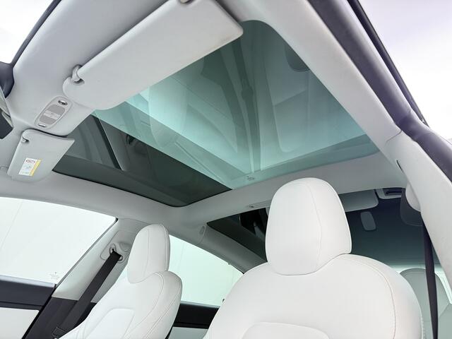 Tesla Model 3 SR+ 325PK AutoPilot Ivory-Leder Pano-Dak Adaptive Cruise Lmv 18" Camera's Elektr.-Stuur+Stoelen+Spiegels+Geheugen+Easy-Entry+Verwarmde stoelen Park assistent Pdc WIFI Ecc Lane-Assist Speed-Assist Ecc Navi Led DAB Voorverwarmen interieur via App Keyless On