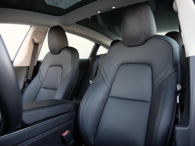 Tesla Model 3 60kWh STANDARD PLUS RDW/ 19INCH/ 1STE EIGENAAR/ 4 NIEUWE BANDEN