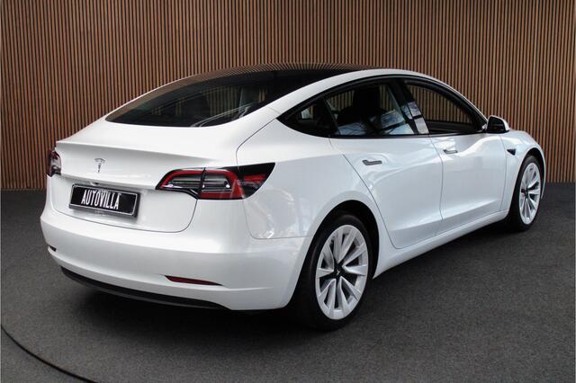 Tesla Model 3 RWD ACC Autopilot Stuurverwarm. PDC Leer Navi Panoramadak 360° Elektr. achterklep Stoelverwarming voor & achter Climate voor & achter LM velgen