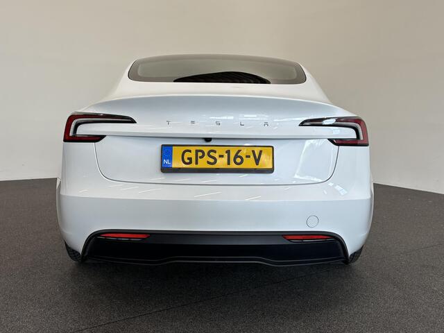 Tesla Model 3 RWD 60 kWh Panoramadak Navigatie Camera Parkeersensoren Cruise Control Stoelverwarming Dodehoek detectie Full LED Leder Climate Control Elektrische Stoelen