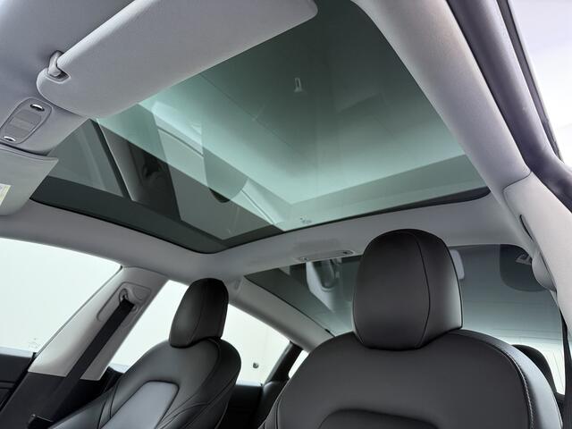 Tesla Model 3 RWD LFP-Accu SR plus Soh 91% 325PK Lmv 18" AutoPilot FSD Leder Panoramadak Adaptive-Cruise Camera's Elektr.-Stuur+Stoelen+Spiegels+Geheugen+Easy-Entry+Verwarmde stoelen Park assistent Pdc WIFI Lane-Assist Speed-Assist Navi LED Comfortstoelen ACC DAB Voorv