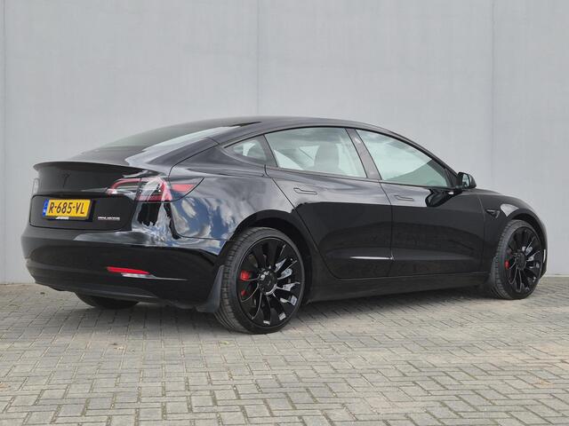 Tesla Model 3 Performance AWD 75 kWh / CCS snelladen / Stuur- Stoel & Achterbank verwarming / Panoramadak / Rondomzicht camera / Draadloze telefoon lader / Elektrische achterklep / Voorruit verwarming / Apple Carplay Android Auto / Lichtmetalen wielen 20" /
