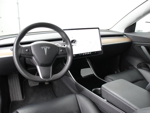 Tesla Model 3 Long Range AWD 75 kWh Navigatie Panorama dak 360 camera Parkeersensoren Stoelverwarming 19" lichtmetalen velgen Ledverlichting Leder Climate Control