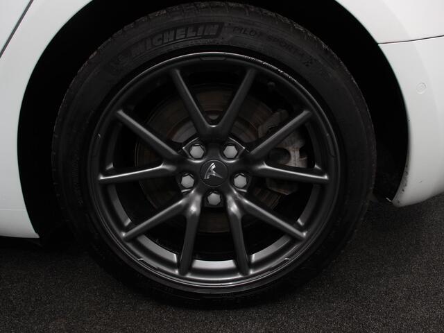 Tesla Model 3 Long Range AWD 75 kWh Navigatie Panorama dak 360 camera Parkeersensoren Stoelverwarming 19" lichtmetalen velgen Ledverlichting Leder Climate Control