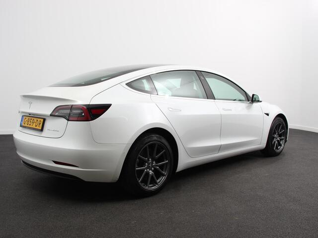 Tesla Model 3 Long Range AWD 75 kWh Navigatie Panorama dak 360 camera Parkeersensoren Stoelverwarming 19" lichtmetalen velgen Ledverlichting Leder Climate Control