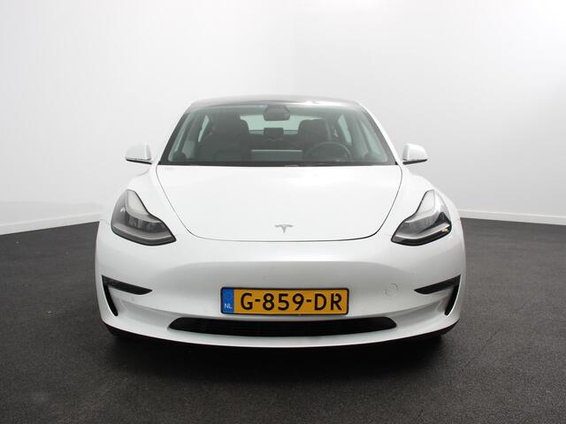Tesla Model 3 Long Range AWD 75 kWh Navigatie Panorama dak 360 camera Parkeersensoren Stoelverwarming 19" lichtmetalen velgen Ledverlichting Leder Climate Control
