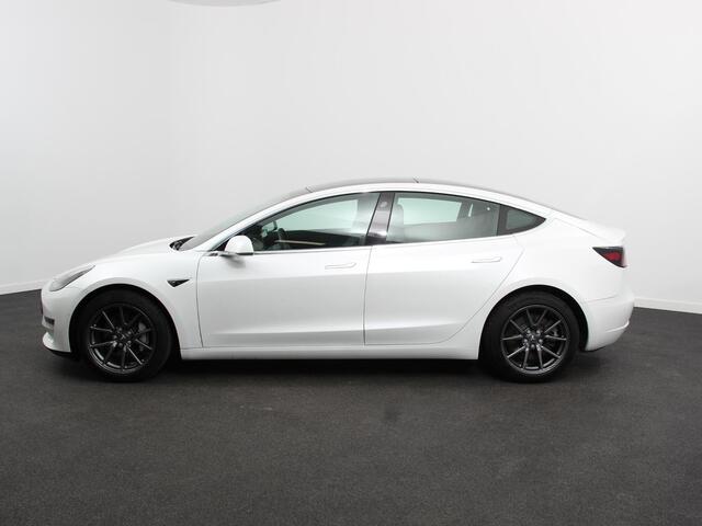 Tesla Model 3 Long Range AWD 75 kWh Navigatie Panorama dak 360 camera Parkeersensoren Stoelverwarming 19" lichtmetalen velgen Ledverlichting Leder Climate Control