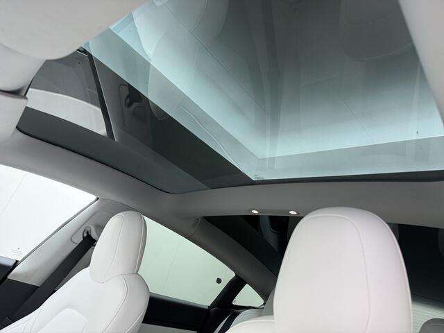 Tesla Model 3 Long Range AWD 75kWh 463PK Full Self Driving Ivoor Interieur All-Season banden Privacy Glas Premium Audio Panoramadak Navi Camera's Ecc Adap.Cruise Lmv Leder Memory Elek.Stoelen Achterbank+Stoelverwarming Keyless Wifi Origineel Nederlandse Particuliere Au