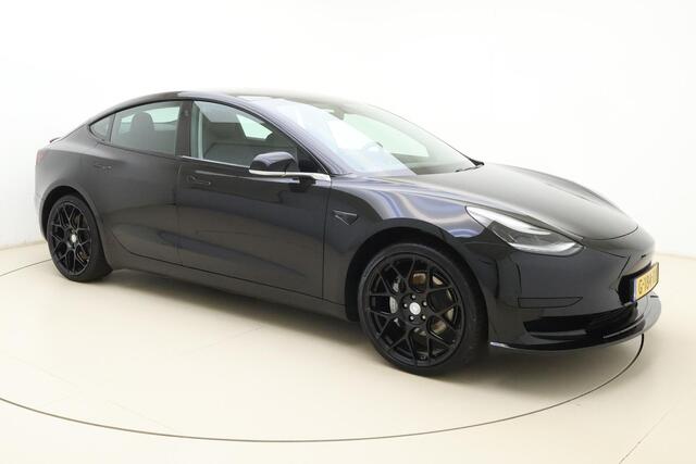Tesla Model 3 Standard RWD Plus 60 kWh | Trekhaak | Panoramadak | SOH 88,4% | Elektrische best.stoel | Lichtmetalen velgen | Lederenkleding