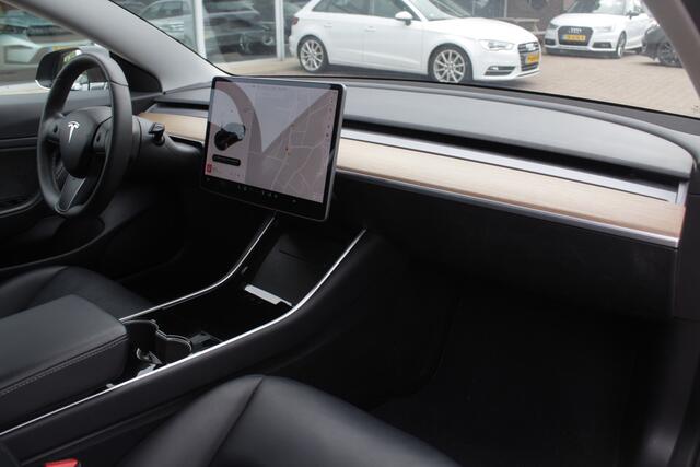 Tesla Model 3 Long Range AWD 75 kWh / Autopilot / Panoramadak / Camera / Premium Audio / 18'' / Leder / Stoel+Stuurverwarming / ACC