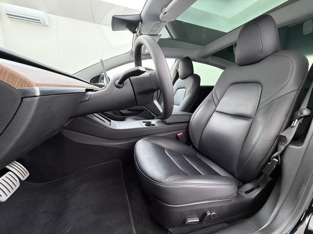 Tesla Model 3 Performance AWD 513PK Facelift Warmtepomp Lmv 20" Panoramadak Adap.Cruise Elek.Verwarmde Stoelen+Memory Inductieladen Navi Camera's Ecc Leder SOH 85.6% Led Pdc Privacy Glas Elek.Achterklep Keyless 4WD Fabrieksgarantie op Accu en Motor tot 18-02-2029/192.0